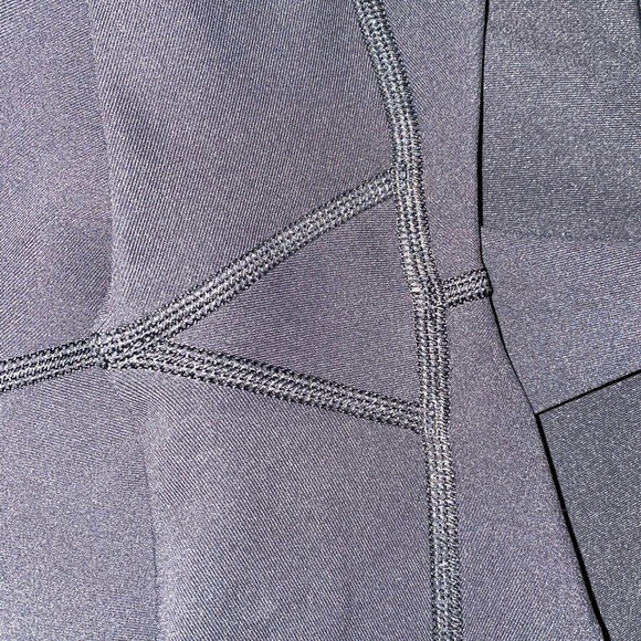 Lululemon Wunder Under Crop High-Rise *Full-On Luxtreme 23" size 8 - Picture 5 of 7